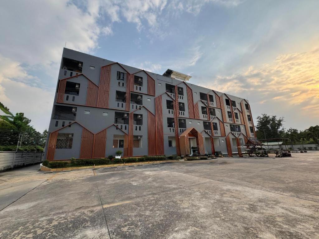 New Home Nakhon Chai Si Exterior photo