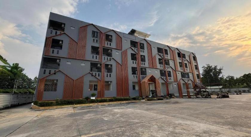 New Home Nakhon Chai Si Exterior photo